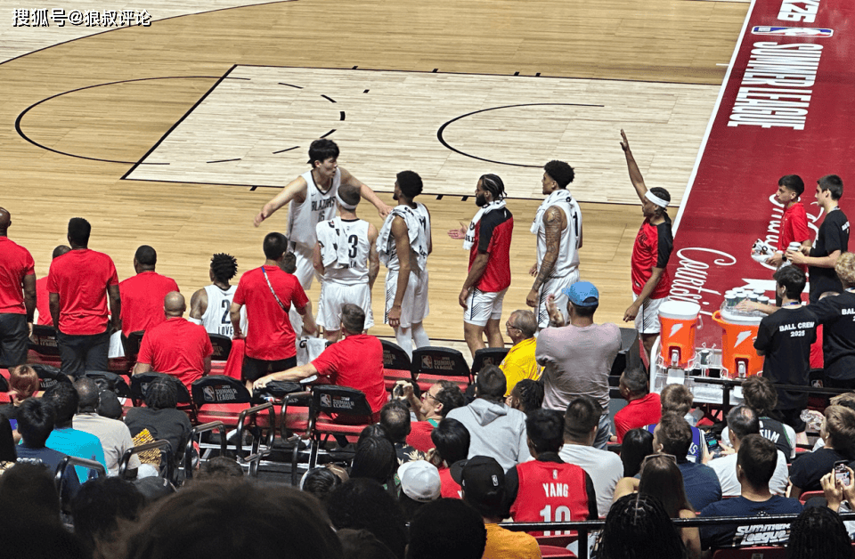 广厦男篮训练开放日,冲刺阶段复出首秀引欢呼,英超在即,训练强度明显提升(队列训练全套口令一二一) 广厦男篮训练开放日,冲刺阶段复出首秀引欢呼,英超在即,训练强度明显提升(队列训练全套口令一二一)